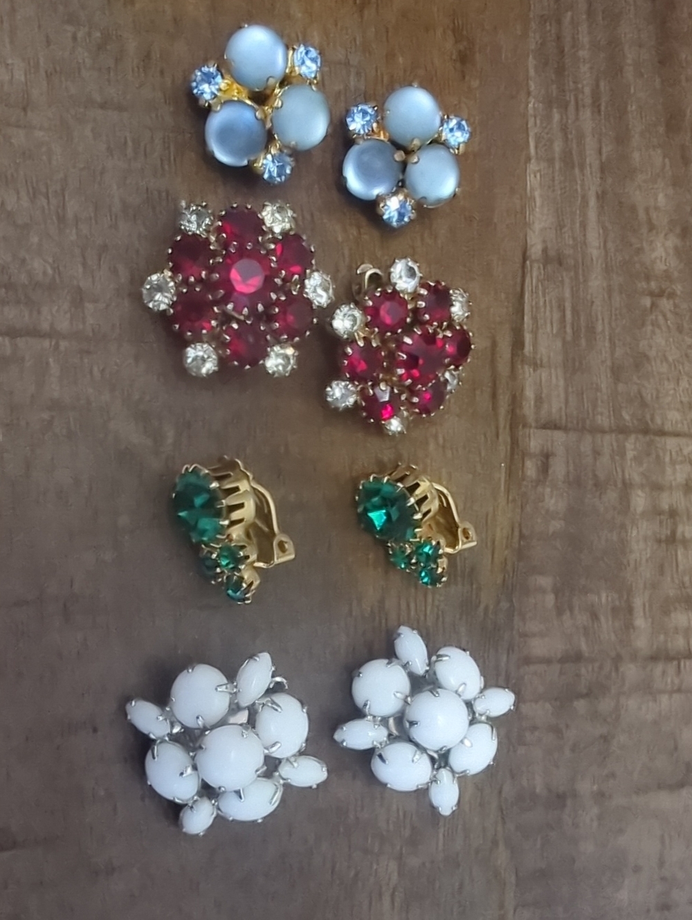 4 PairVintage-Inspired Flower Cluster Clip-On Earrings Set in White, Red & Green